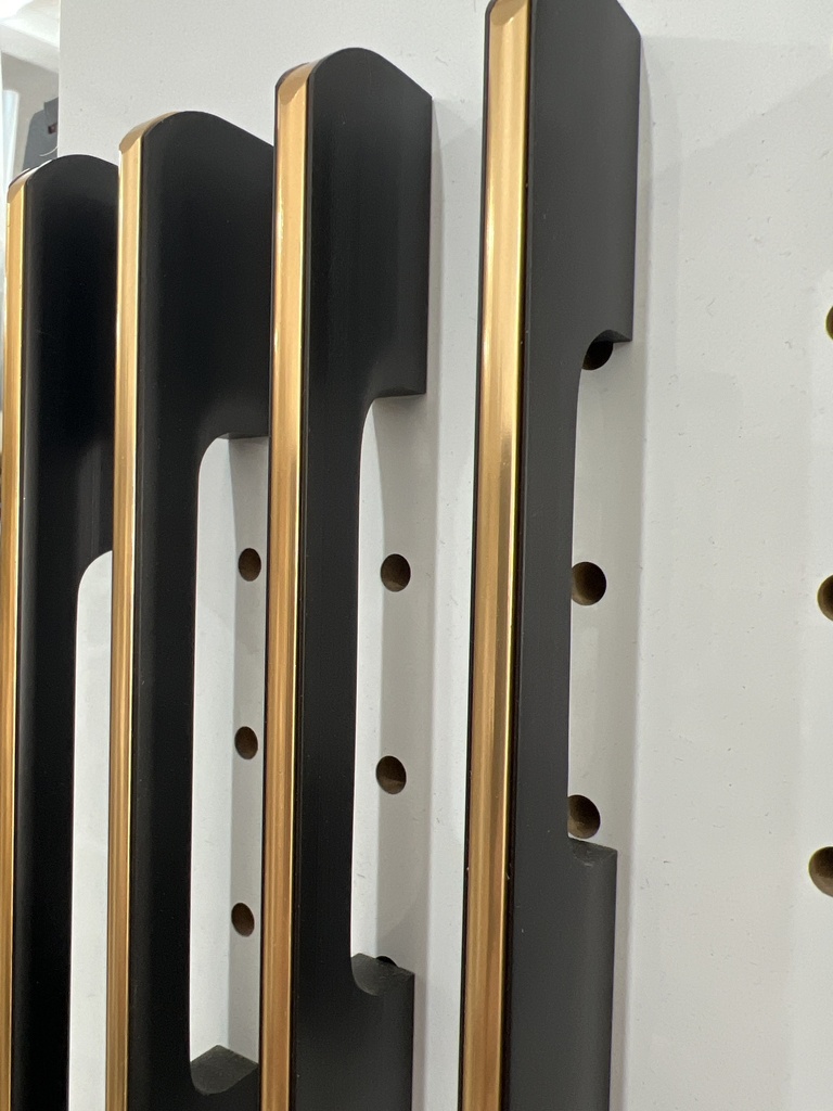 POIGNEE NOIR DORE 1075 128MM