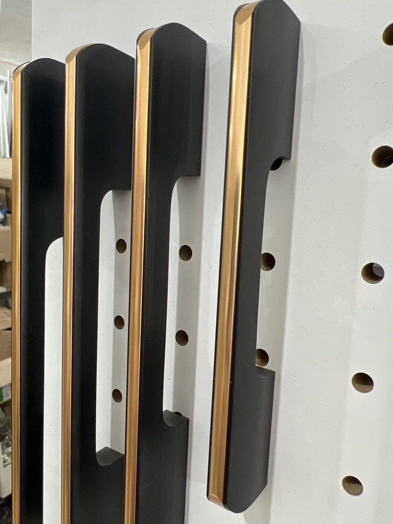 POIGNEE NOIR DORE 1075 160MM