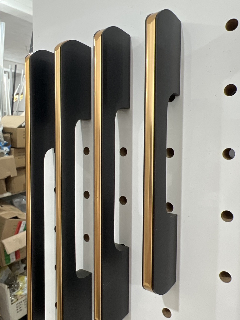 POIGNEE NOIR DORE 1075 192MM