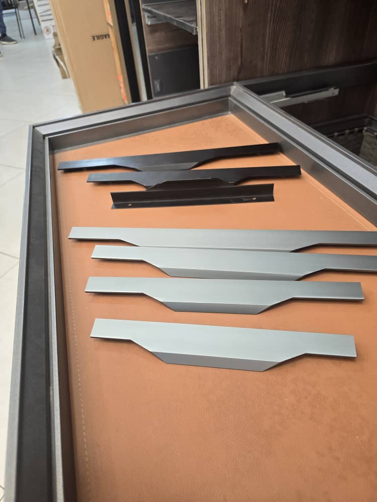 POIGNEE CAPPOR GRIS 40CM