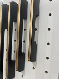 POIGNEE NOIR DORE 1075 320MM